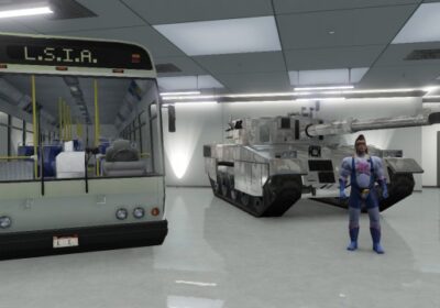 Czołg i autobus w garażu Ekipy Toster
